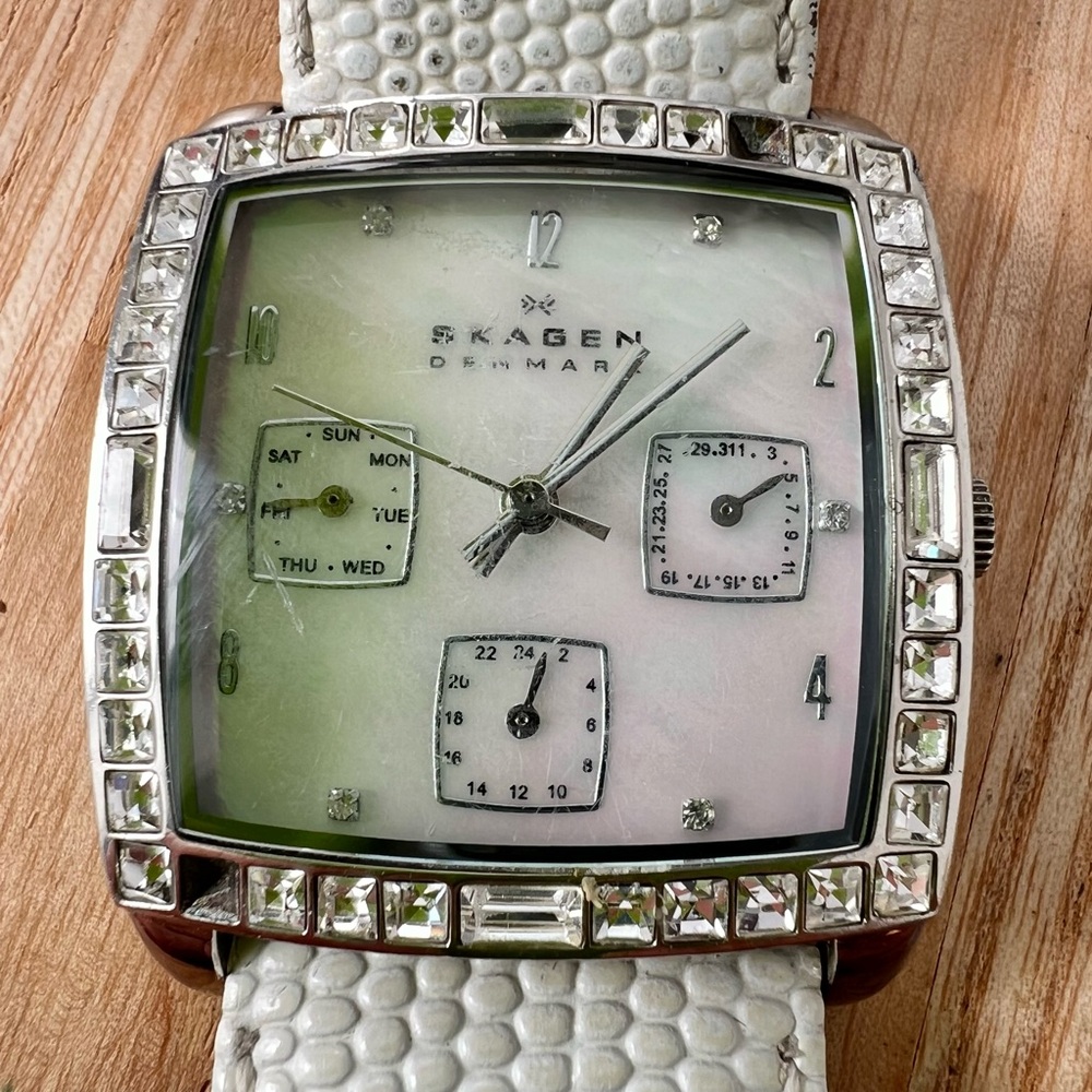 Skagen ladies rectangular mother of pearl white leather watch NEW BATTERY